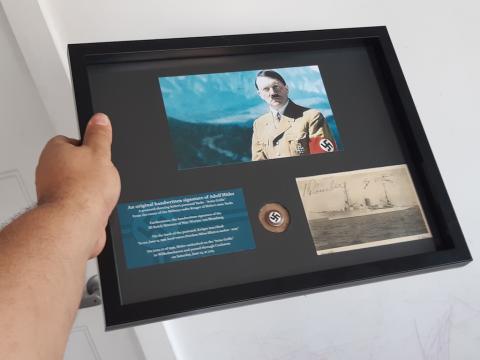 WW2 GERMAN NAZI UNIQUE PIECE OF HISTORY ADOLF HITLER PERSONAL YACHT POSTCARD WITH ORIGINAL ADOLF HITLER SIGNATURE AUTOGRAPH WITH NSDAP MEMBERSHIP PIN AND HITLER PHOTO IN FRAME - ALSO SIGNED BY WERNER VON BLOMBERG