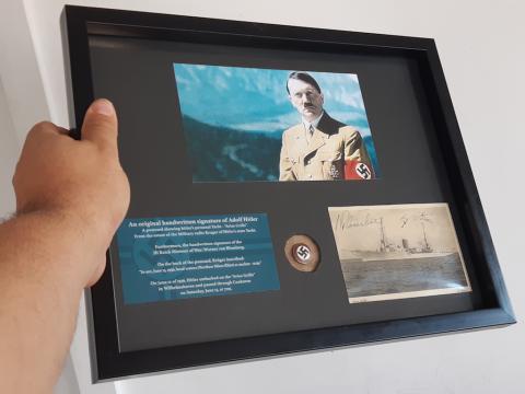 WW2 GERMAN NAZI UNIQUE PIECE OF HISTORY ADOLF HITLER PERSONAL YACHT POSTCARD WITH ORIGINAL ADOLF HITLER SIGNATURE AUTOGRAPH WITH NSDAP MEMBERSHIP PIN AND HITLER PHOTO IN FRAME - ALSO SIGNED BY WERNER VON BLOMBERGV