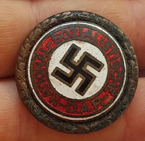 WW2 GERMAN NAZI VERY RARE NSDAP GOLD MEMBERSHIP PIN RELIC FOUND BY DESCHLER AND SOHN 3 REICH GOLDEN PARTY BADGE AWARD