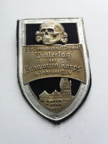 WW2 GERMAN NAZI WAFFEN SS TOTENKOPF COMMEMORATIVE PLATE " ss oberabschnitt nordost wintertag des schwarzen korps " FEBRUARY 1934 GESCH MAKER MARKED ON THE BACK