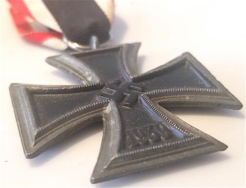 WW2 GERMAN NAZI WEHRMACHT - WAFFEN SS 2ND CLASS EK2 IRON CROSS MEDAL AWARD 1939 WITH RIBBON