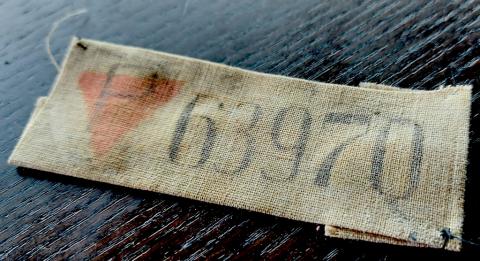 Concentration camp AUSCHWITZ young inmate uniform jacket fully researched PATCH ID with P red triangle