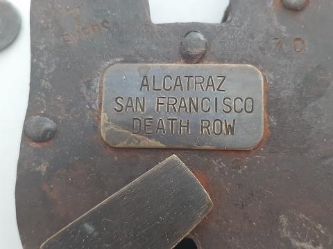 San Francisco ALCATRAZ death row massive padlock with key, working