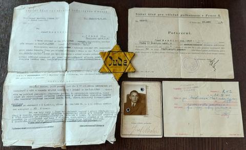 UNIQUE JEWISH set including Star of David JUDE worn, photo ID, liberation documents