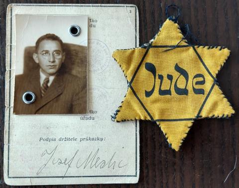 UNIQUE JEWISH set including Star of David JUDE worn, photo ID, liberation documents