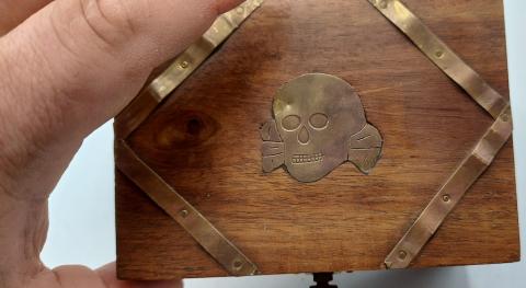 WW2 German Nazi UNIQUE WAFFEN SS TOTENKOPF wood box case with SS skull