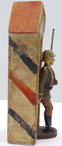 WW2 German Nazi Wehrmacht 1930s toy figurine soldier in a watch kabin elastolin lineol hausser wartoys