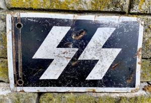 WW2 German Nazi Waffen SS rare metal sign for vehicule truck troops combat WW2 German Nazi Waffen SS rare metal sign for vehicule truck troops combat