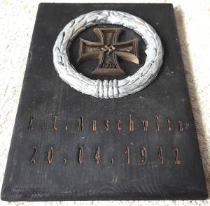 Concentration Camp AUSCHWITZ WAFFEN SS TOTENKOPF GUARD commemorative iron cross plate 1942