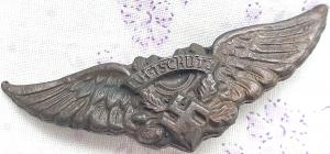 Third reich early LUFSTCHUTZ breast badge metal with Swastika