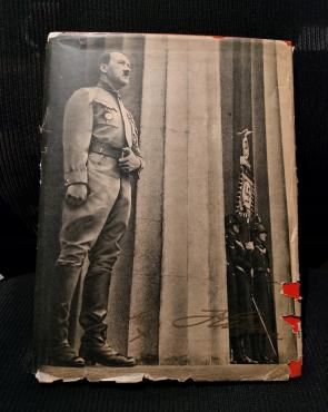 WW2 German Nazi NSDAP Fuhrer Adolf Hitler red cigarette album photos 1935 with dustcover
