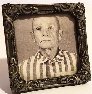 WW2 GERMAN NAZI AMAZING AND UNIQUE CONCENTRATION CAMP AUSCHWITZ SURVIVOR PICTURE FRAME FROM LIBERATION HOLOCAUST JEW JEWISH JOOD JUDE JUIF