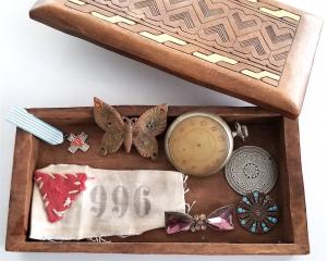 WW2 GERMAN NAZI AMAZING UNIQUE SET OF HOLOCAUST CONCENTRATION CAMP SURVIVOR PERSONAL BELONGINGS AFTER LIBERATION INCLUDING THE JACKET PATCH ID