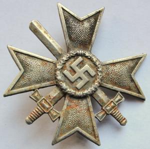 WW2 GERMAN NAZI BROKEN MERIT CROSS WITH SWORDS, 1ST CLASS MEDAL AWARD UNMARKED