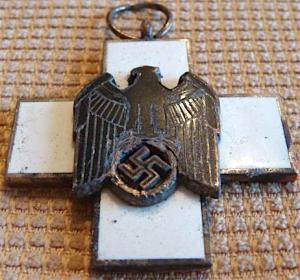 WW2 GERMAN NAZI EXTREMELY RARE SOCIAL WELFARE ORGANIZATION MERIT CROSS RELIC FOUND MEDAL AWARD 2nd. Class in gilded bronze and enamels