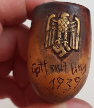 WW2 GERMAN NAZI UNIQUE TRENCH ART WEHRMACHT SOLDIER TOBACCO PIPE WITH NAZI EAGLE PIN BUILT IN AND MOTO + DATE HAND WRITTEN