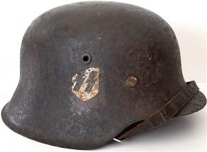 WW2 GERMAN NAZI VERY NICE M42 SINGLE DECAL WAFFEN SS COMPLETE SS-BLACK HELMET WITH AMAZING LINER PATINA, MATCHED CHINSTRAP AND 70% DECAL REMAIN