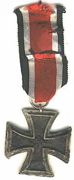WW2 GERMAN NAZI WEHRMACHT - HEER - ARMY OR WAFFEN SS IRON CROSS MEDAL AWARD SECOND CLASS COMBAT CONDITION
