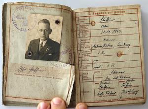 WW2 GERMAN NAZI WEHRMACHT SOLDIER WEHRPASS ID BOOK FROM KRIEGSMARINE DIVISION