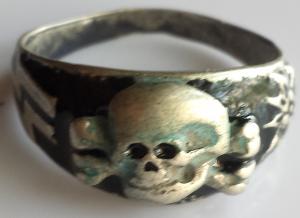 WW2 GERMAN WAFFEN SS TOTENKOPF SILVER RING WITH SKULL AND SS RUNES