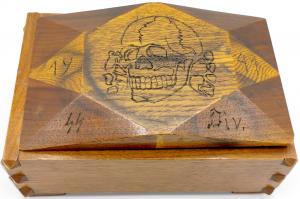 WW2 GERMAN NAZI ORIGINAL WAFFEN SS TOTENKOPF PANZER WOODEN CASE DATED WITH SKULL