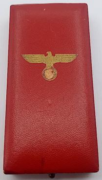 WW2 GERMAN NAZI HARD MEDAL AWARD CASE WITH THE EAGLE DENAZIFIED