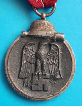 WW2 GERMAN NAZI AMAZING EASTERN FRONT CAMPAIGN MEDAL MARKED BY Klein & Quenzer (PKZ CODE 65) Medaille Winterschlacht im Osten 1941/42 – Winter Battle in the East Medal AWARD 