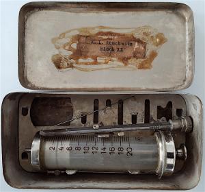 WW2 GERMAN NAZI ATTIC FOUND CONCENTRATION CAMP AUSCHWITZ BLOCK XX MEDICAL INFECTION  SYRINGE WITH TAG