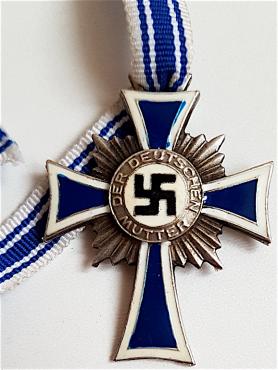WW2 GERMAN NAZI MOTHER CROSS IN SILVER MEDAL AWARD CIVILIAN GERMAN MOTHERS WITH SWASTIKA