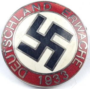 WW2 German Nazi NSDAP Adolf Hitler Fuhrer membership enamel pin by RZM m1/129